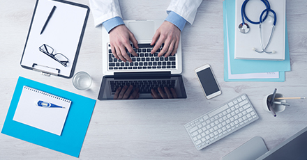 How can Federally Qualified Health Centers Ensure The Progress Of Patient Referrals?